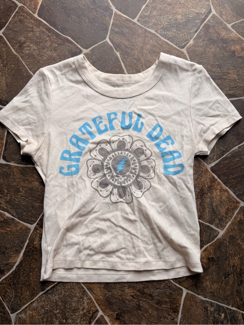 American Eagle Outfitters White Kids' Tee with Blue Grateful Dead Graphic